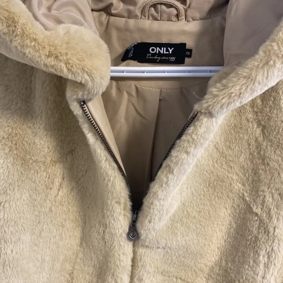 vest - Picture 2 of 3